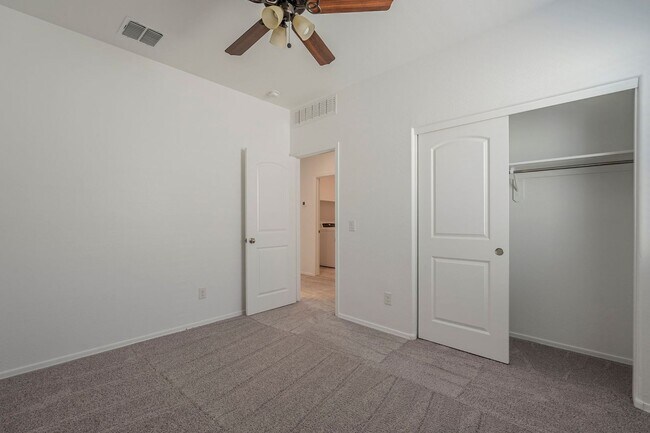 Building Photo - Gorgeous 4 Bed / 2 Bath Home – Move-In Rea...