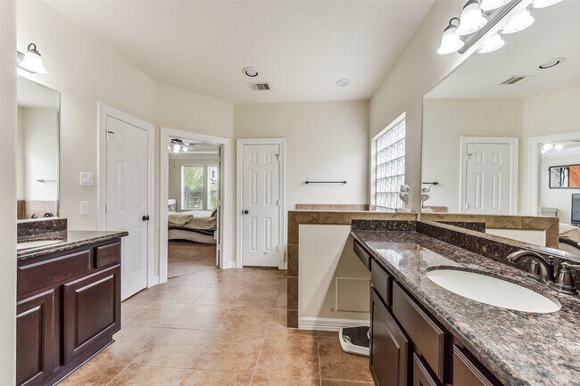 Building Photo - 13918 Majestic Spring Ln