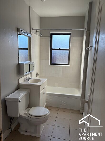 Building Photo - 3003 N Racine Ave