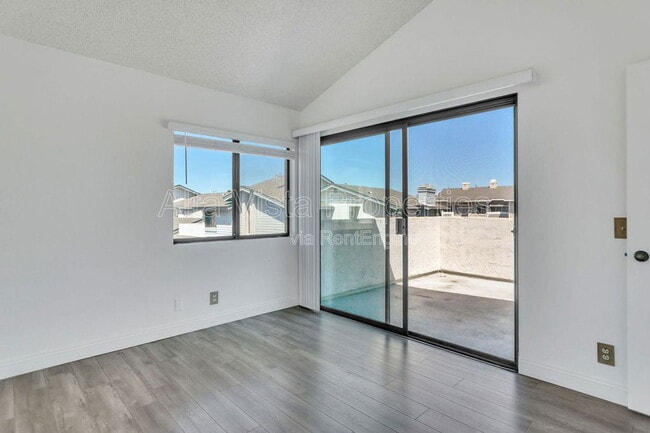 Building Photo - 8878 Regents Rd