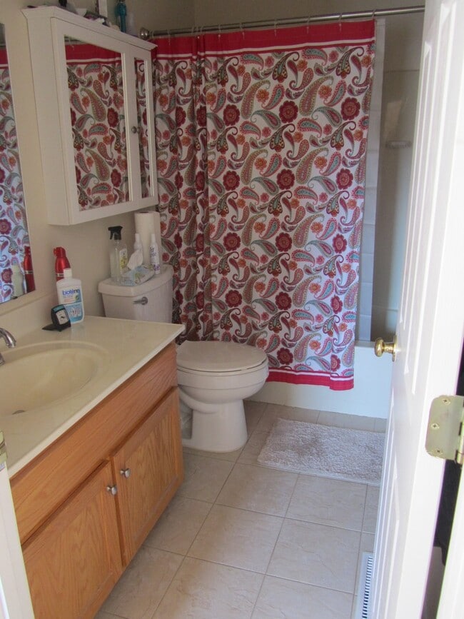 Building Photo - Lovely townhome in Forest Lakes South