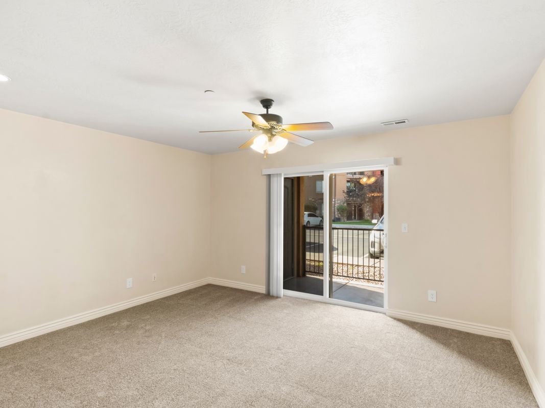 Building Photo - 986 W 270 S
