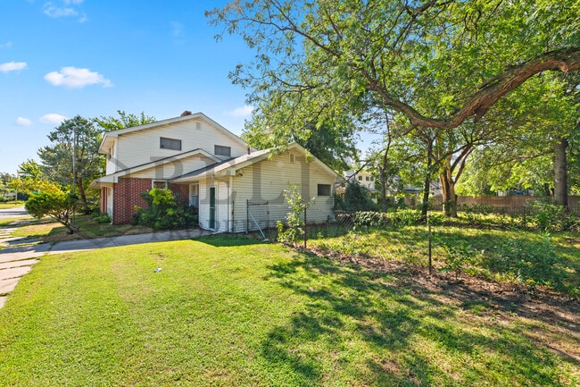 Building Photo - 4949 E Orme St