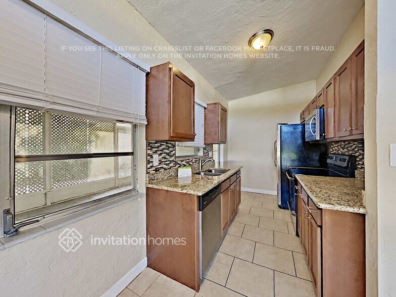 Building Photo - 3652 Prado Dr