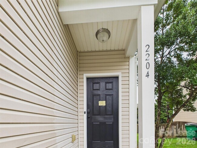 Building Photo - 2204 Arbor Vista Dr