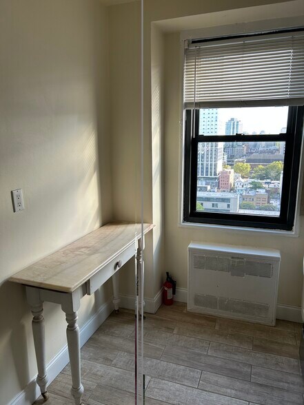 Building Photo - 225 Saint Pauls Ave