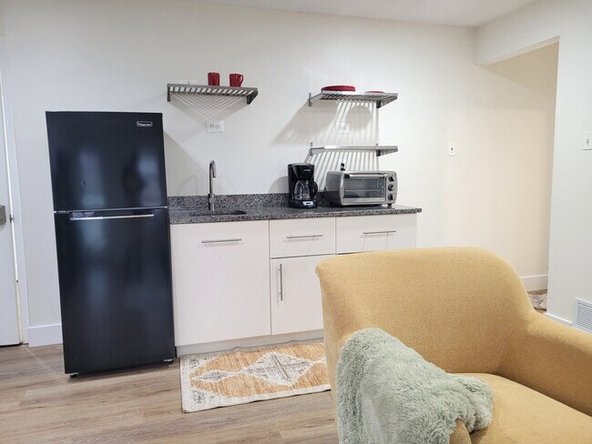 Building Photo - 2017 Woodford Rd