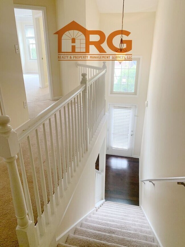 Building Photo - 2b / 2.5b in Smyrna WATER INCLUDED