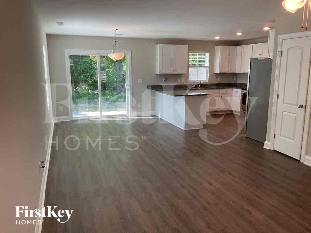 Building Photo - 2041 Samantha Dr