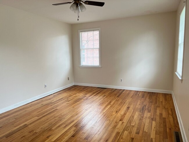 Building Photo - 2 Bedroom 1.5 Bath Townhouse in Wagener Te...