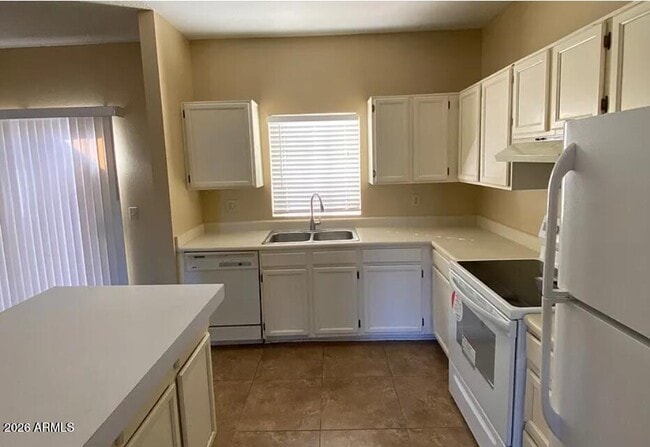 Building Photo - 1601 N Saba St