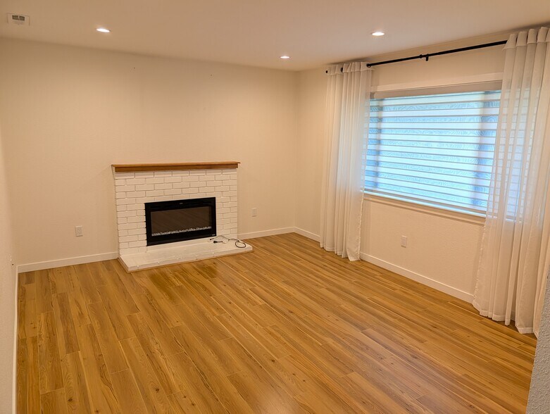 Building Photo - 487 Tuscarora Dr