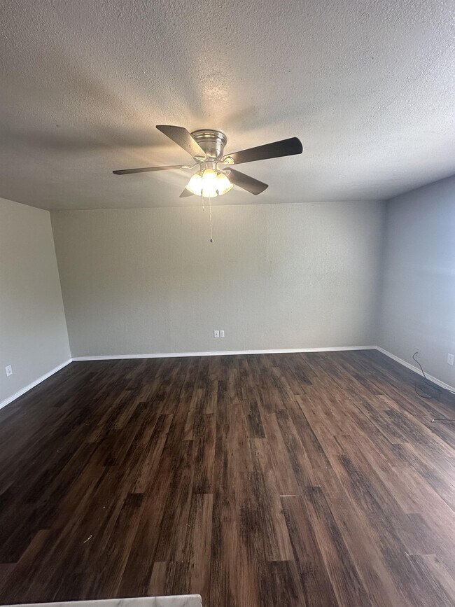 Building Photo - 632 Ramblin Oaks Dr
