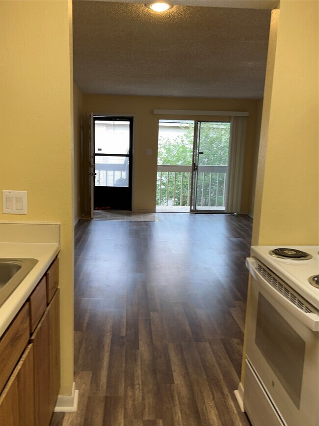 Building Photo - 3919 Fairmont Pkwy