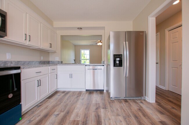 Building Photo - 2066 Tynewood Dr