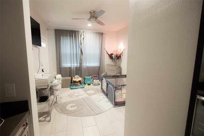 Building Photo - 2779 Clinton Dr