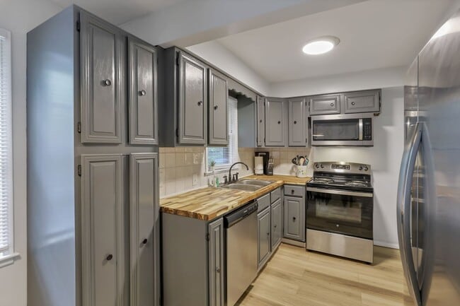 Building Photo - 1275 E Weber Rd