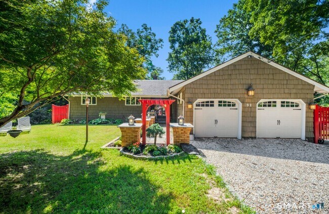 Building Photo - 92 Kenmore Rd