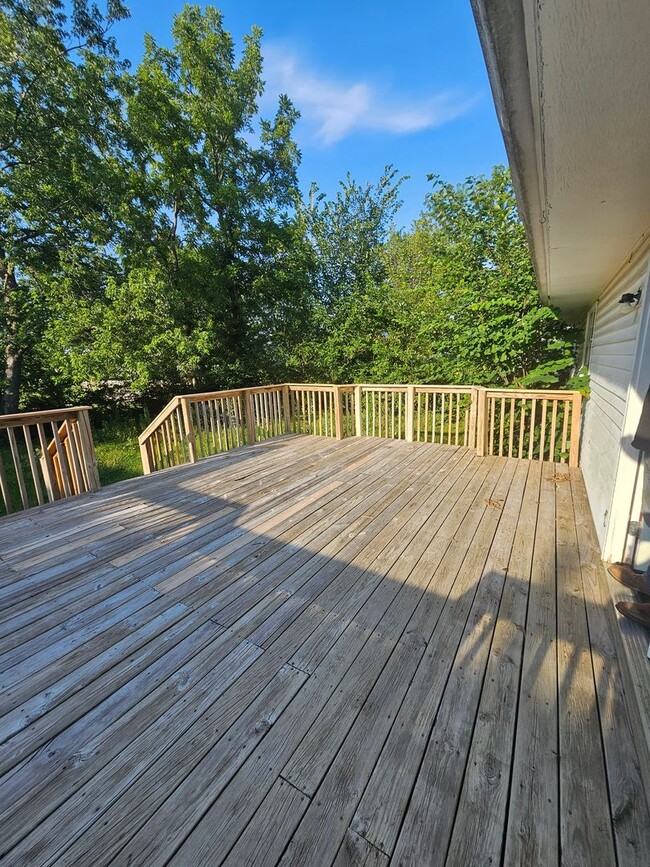 Building Photo - 3 Bedroom | 2 Bathroom | 2 Car Garage | Springfield MO!
