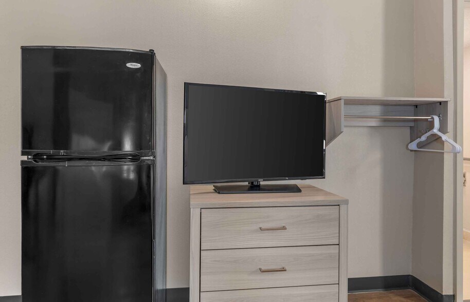 Building Photo - Furnished Studio-Longview
