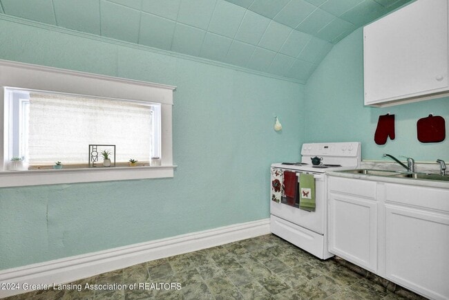 Primary Photo - 1107 Hickory St