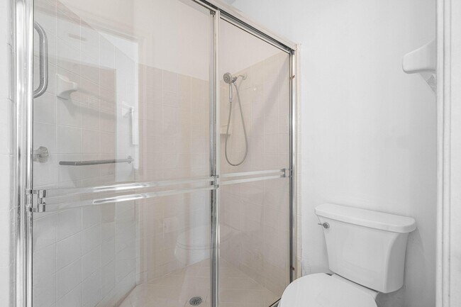 Building Photo - 6192 Floral Lakes Dr