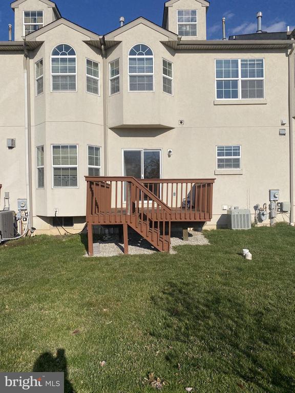 Building Photo - 713 Whitetail Cir