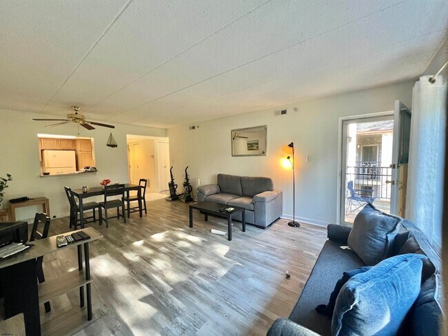 Building Photo - 4310 Dolphin Ave