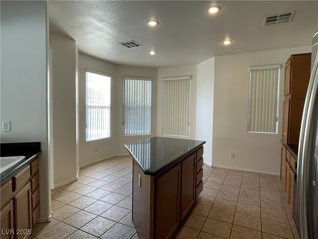 Building Photo - 10385 Bayhead Beach Ave