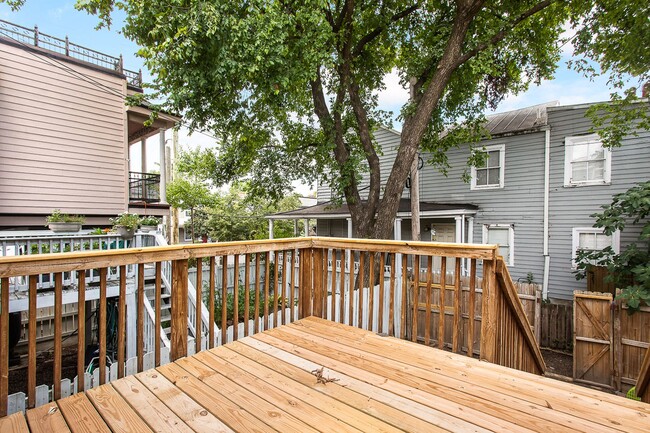 Building Photo - $1,800 / 2 br / 2 ba / 959 sqft