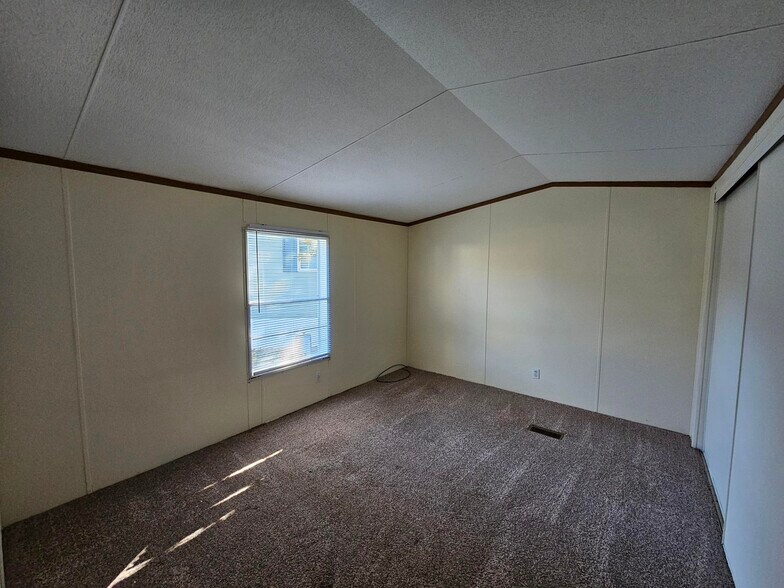 Building Photo - 243 Maverick Ln