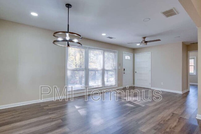 Building Photo - 3442 Longleaf Dr