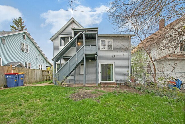 Building Photo - 348 Quimby St NE