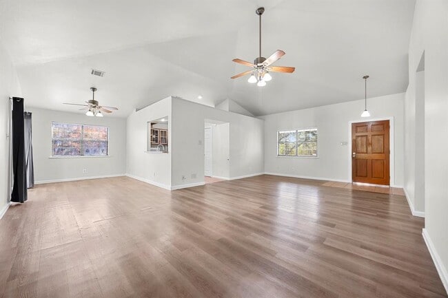 Building Photo - 208 S Cougar Ave