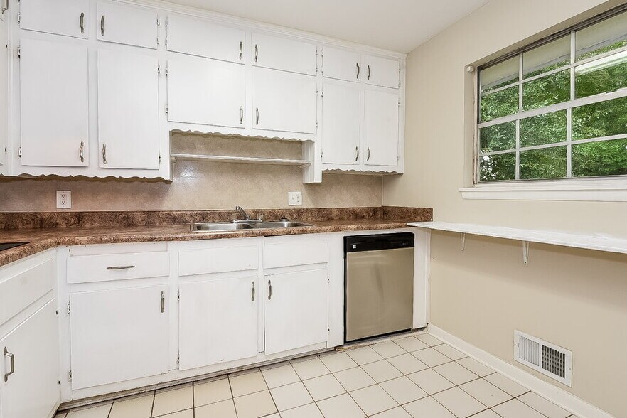 Building Photo - 4230 Senoa Dr