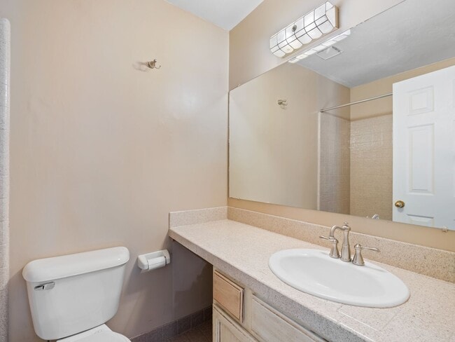 Building Photo - Spacious 5-Bedroom Home for Rent in Sandy, UT