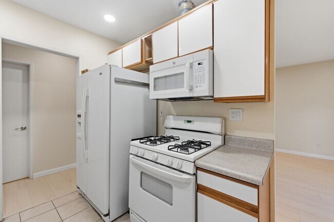 Building Photo - 965 S Idaho St