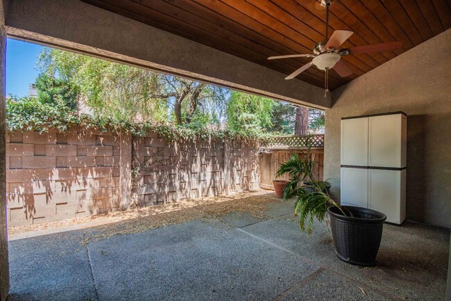 Building Photo - 7079 N Teilman Ave