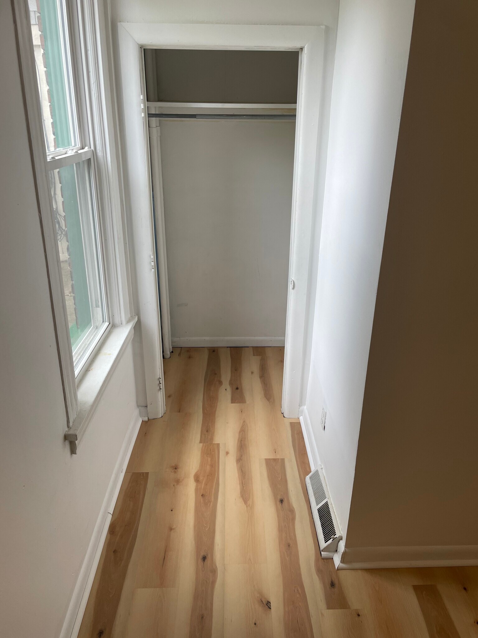 Building Photo - 726 Evergreen Ave