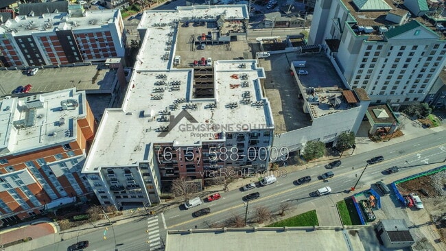 Building Photo - 1803 Broadway
