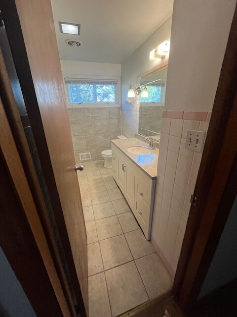 Bathroom #1 - 1129 W Carson St