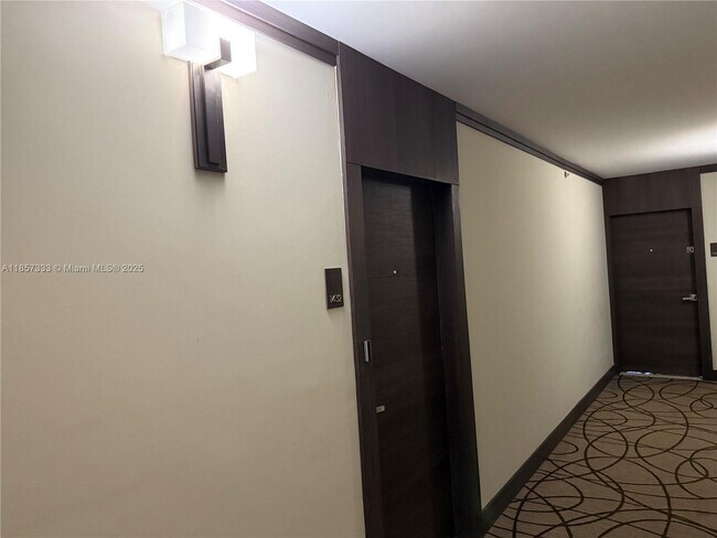 Building Photo - 20505 E Country Club Dr