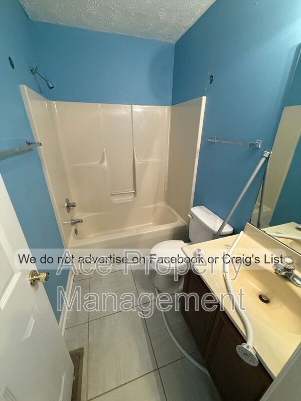 Building Photo - 212 Fair Oaks Dr