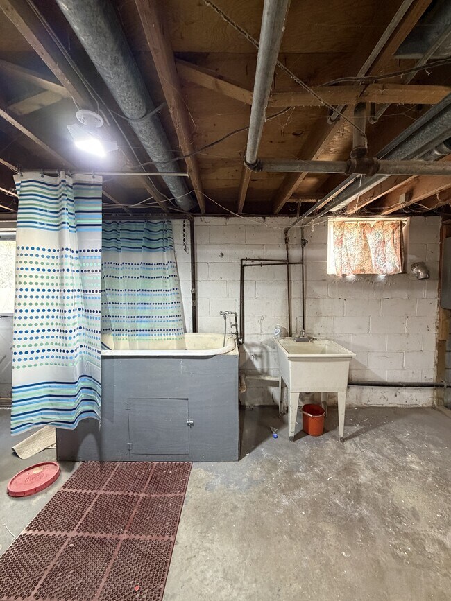 Building Photo - 520 Cricklewood Dr