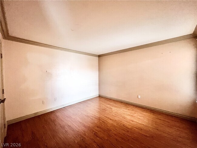 Building Photo - 1150 N Buffalo Dr