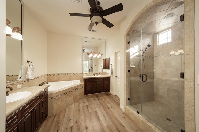 Building Photo - 2510 Tiverton Dr