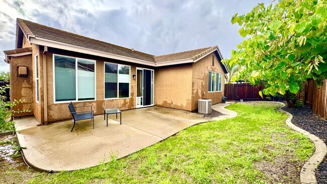 Building Photo - NOW AVAILABLE- COZY 3 BED, 2 BATH, 2 CAR GARAGE IN A QUIET NEIGHBORHOOD, NORTH NATOMAS