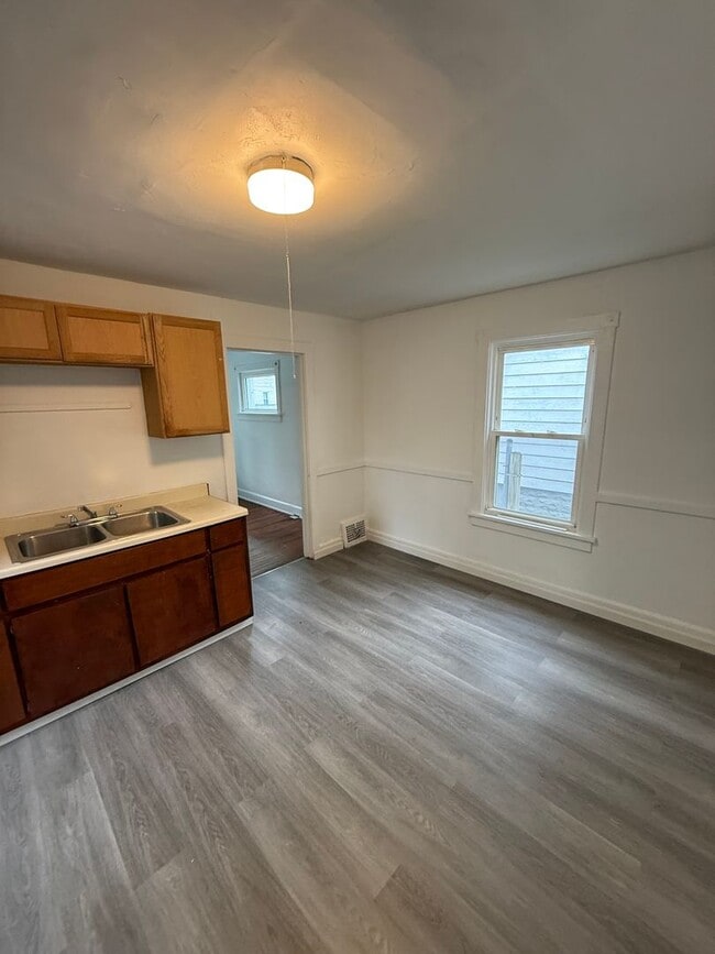 Building Photo - SECTION 8 & EDEN ACCEPTED!! Newly Renovated 3br 2ba Home - 2 Story SFH