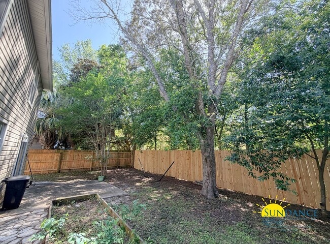 Building Photo - Spacious 4-Bedroom Cul-de-Sac Home Near Eglin AFB & Hurlburt Field!