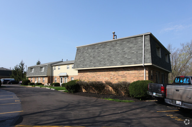 Building Photo - Hilliard Arms Apartments